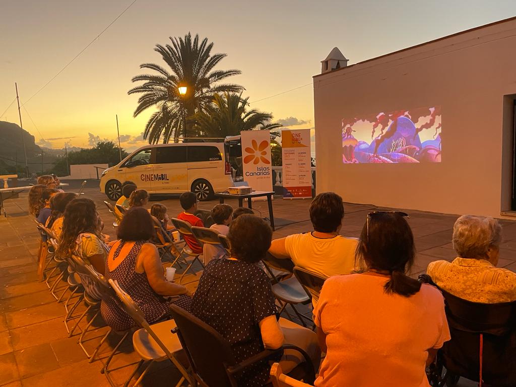 El Cinemóbil de FICMEC lleva la conciencia medioambiental con ocho películas a zonas rurales de las Islas