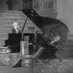 Piano y proyección de cine clásico