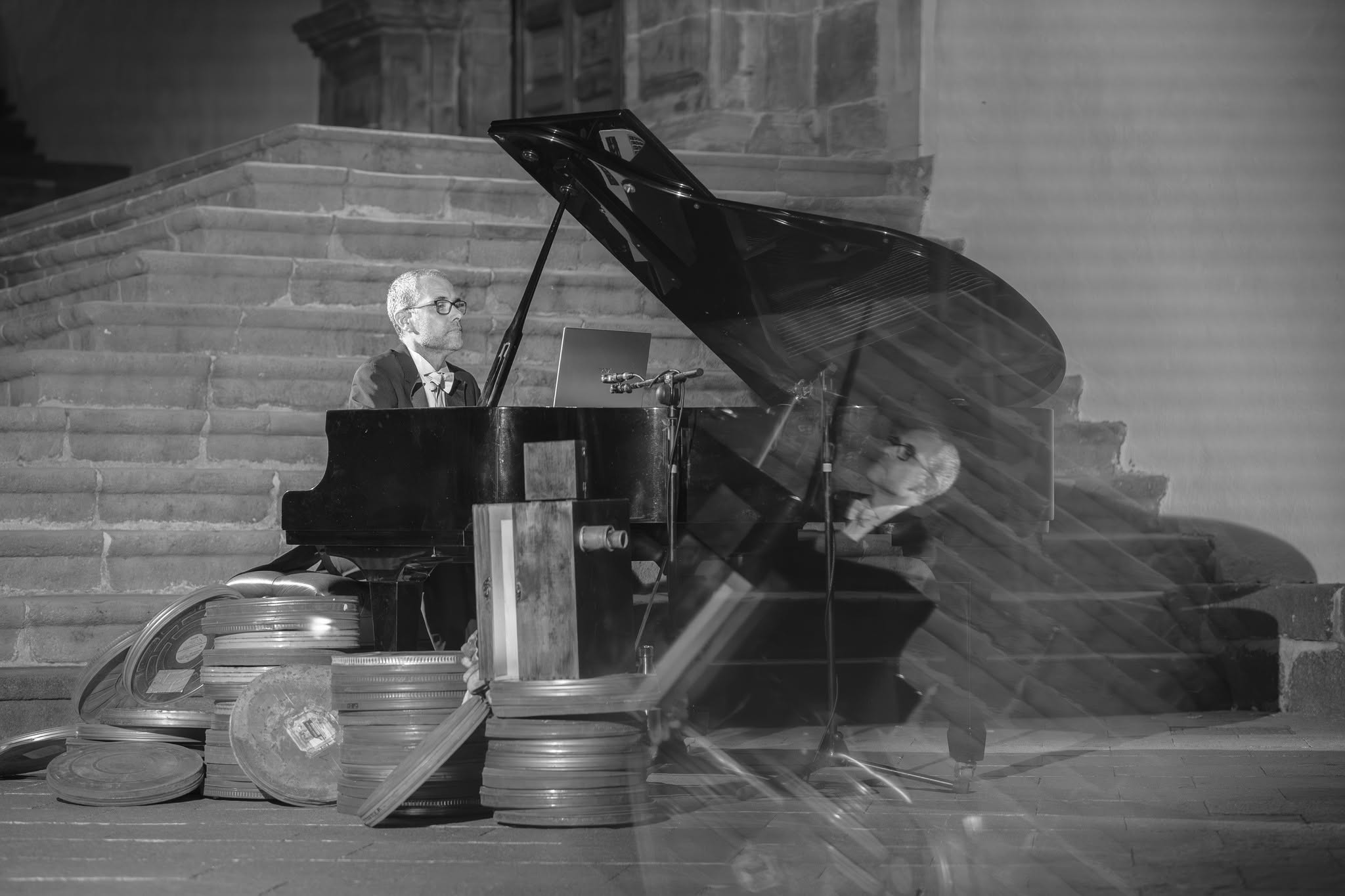 Piano y proyección de cine clásico